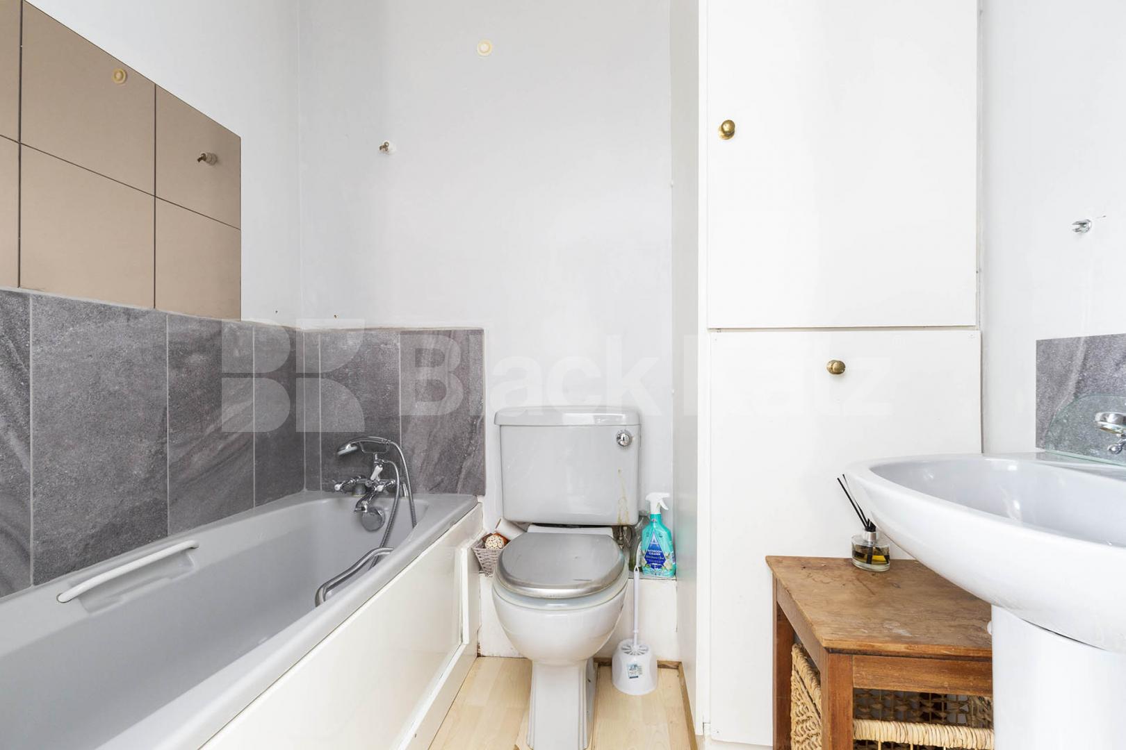 Newly Carpeted self contained Studio located in the heart of Crouch end Crescent Road, Crouch End 